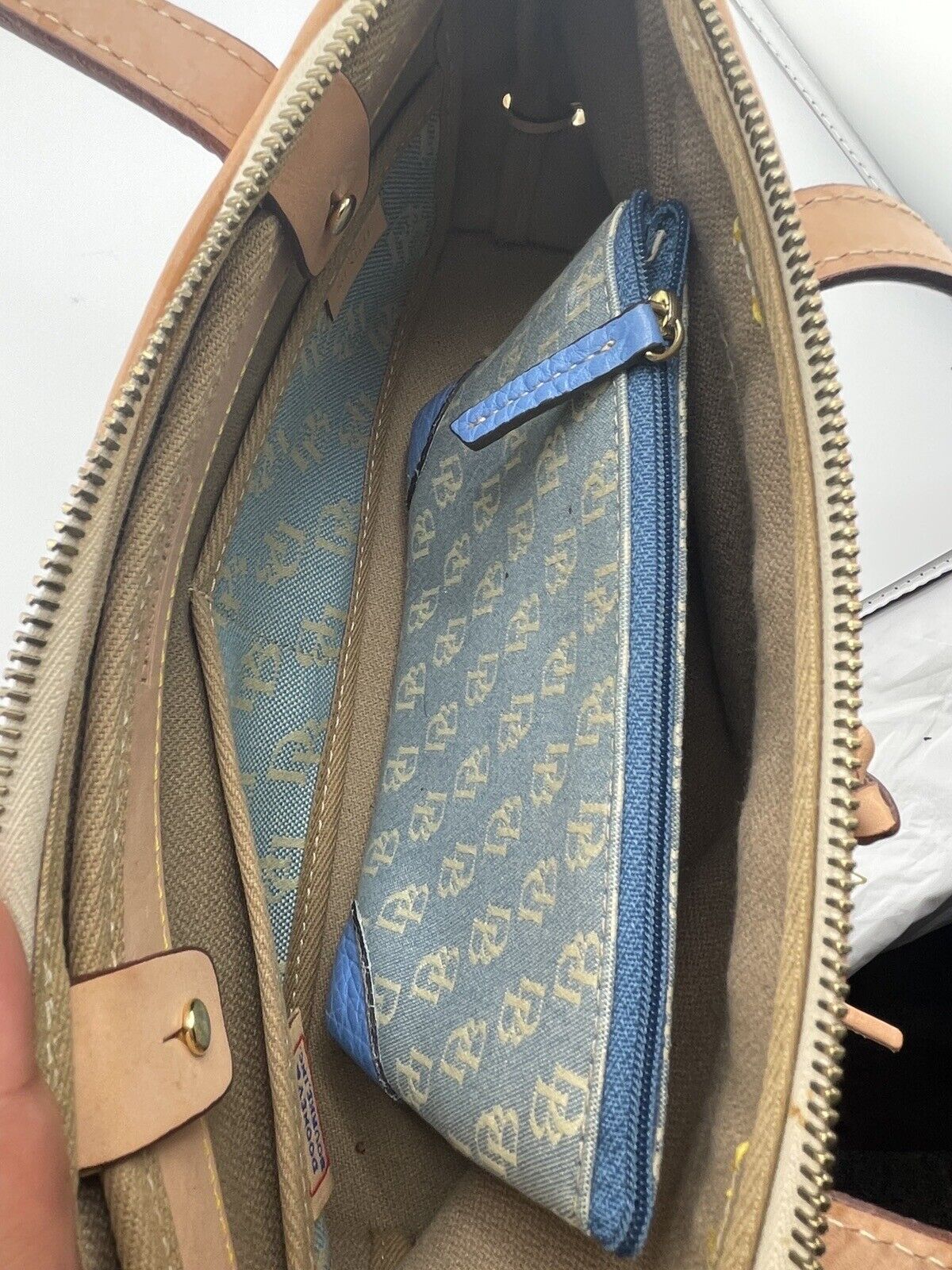 Dooney & Bourke Vintage Blue Cream Signature Shoulder Bag - Image 5