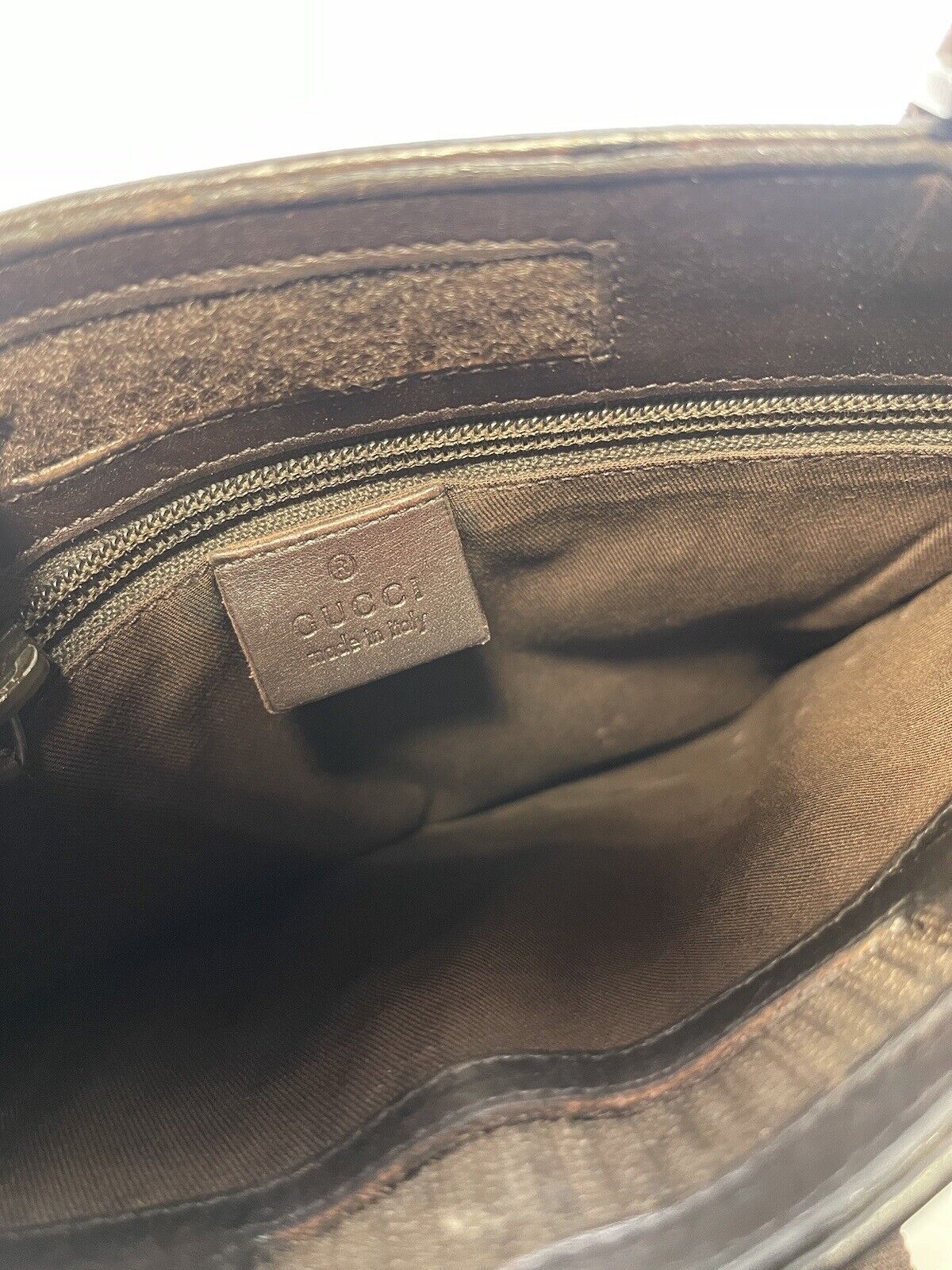 Gucci Vintage GG Unisex Black Leather Messenger Bag - Image 6